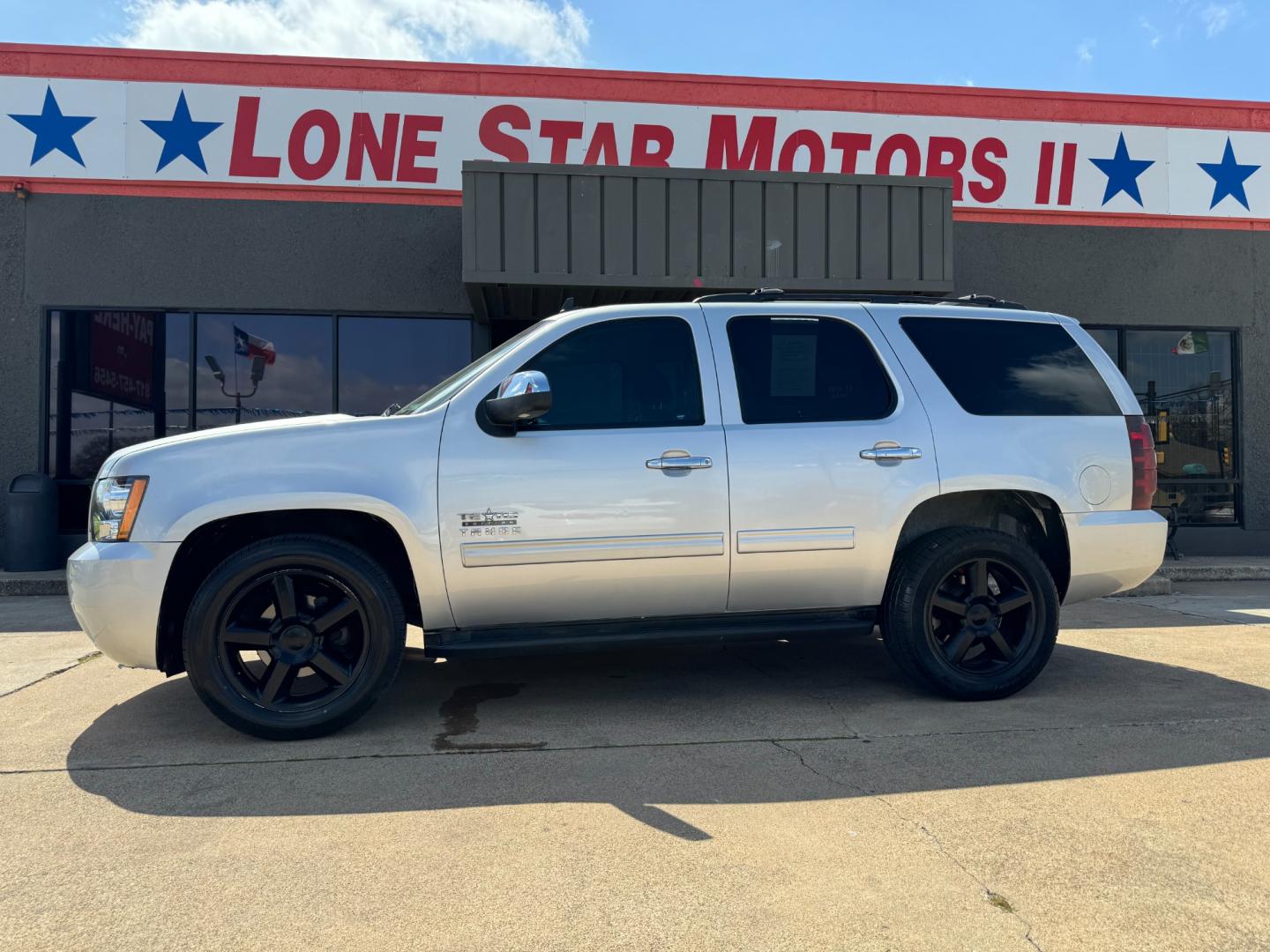 2014 SILVER CHEVROLET TAHOE (1GNSCAE05ER) , located at 5900 E. Lancaster Ave., Fort Worth, TX, 76112, (817) 457-5456, 0.000000, 0.000000 - Photo#0
